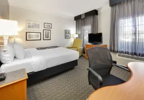 La Quinta by Wyndham Dallas - Addison Galleria - Chambre