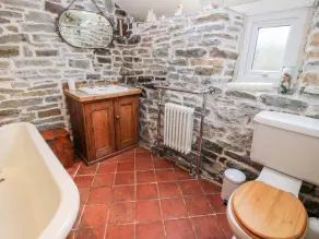 Castle Cottage - Bathroom