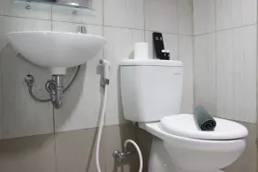 Brand New 2BR @ Tamansari La Grande Apartment Bandung By Travelio - Salle de bain