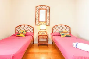 Just 10 Minutes From Sitges, House With Private Garden and Pool- - Værelse