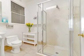 Cornell Hotel - Bathroom