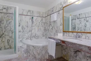 Hotel Donatello - Bathroom