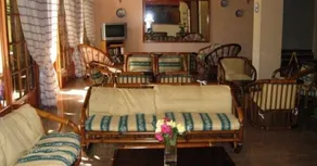 Galaxy Hotel - Lobby sitting area