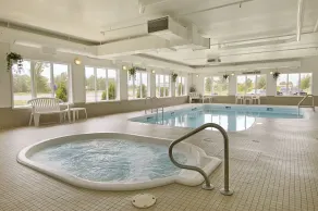 Super 8 by Wyndham Fort Frances - Pool