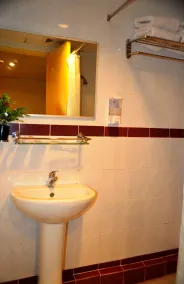 Hotel Caliber - Badezimmer