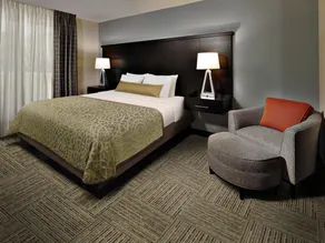 Staybridge Suites Toledo - Rossford - Perrysburg by IHG - Chambre