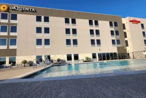 La Quinta Inn & Suites by Wyndham Del Rio - Piscine