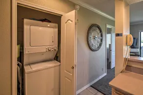 Lake Havasu Getaway w/ Golf Course & Lake Views! - Intérieur