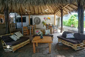 Nomad Beach House - Hostel - Restaurant