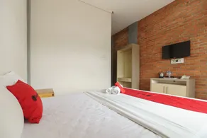 RedDoorz Plus at Hotel Negeri Baru Lodaya Puncak - Zimmer