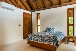 Private Jungle Villa with Full Kitchen & Pool Access - Rom