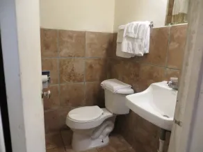 Travel Inn & Suites - Badrum