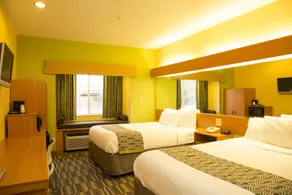 Microtel Inn & Suites by Wyndham Panama City - Chambre