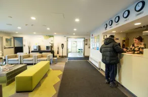 HI Calgary City Centre - Hostel - Lobby
