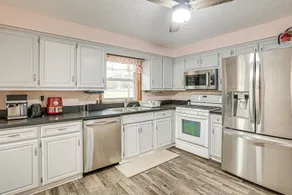 Spacious Delaware Home w/ Game Room! - Innvendig