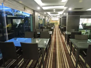 Royale Signature Hotel - Restaurant