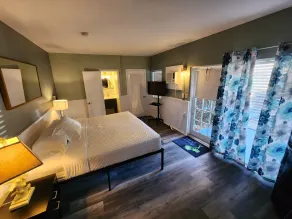 Breezy Palms Resort - Room