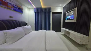 The Hierarchy Hotel - Room