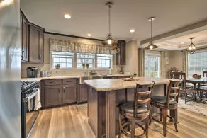 Lakefront Home w/ Deck, Fishing Dock & Canoe! - Intérieur