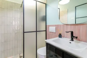 Charm Beach Retreat - Bathroom