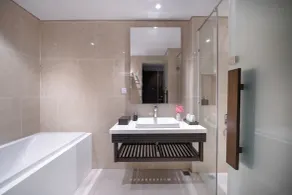 Everland Hotel - Bathroom