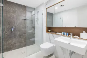 Meriton Suites George Street, Parramatta - Bathroom