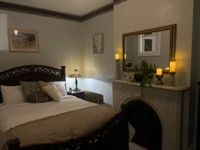 1 Br Private Victorian Apt in Convenient City Location on Half Acre Sleeps 4 - Chambre