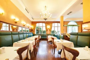 Schild Rooms - Self Check-in - Nature and Wine Area - Restaurant