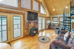 Cozy South Bay Cabin w/ Lake & Mountain Views - Interiør