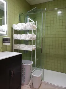 Hepworth Hostel - Bathroom