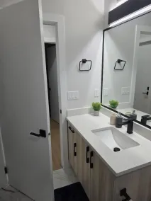 Cozy Irvine Creek Walk-Out Suite 10 mins to YEG - Bad