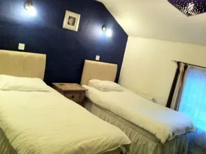 The George Hotel - Room