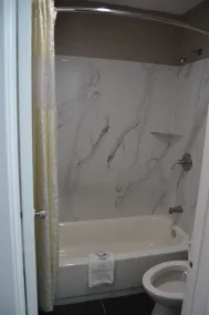 Deluxe Inn Irving - Bagno