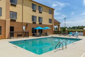 Comfort Inn Garner Clayton I-40 - Basseng