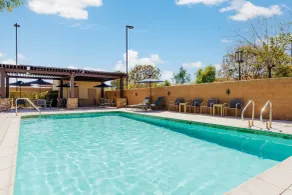 Courtyard by Marriott Phoenix Mesa Gateway Airport - Piscine