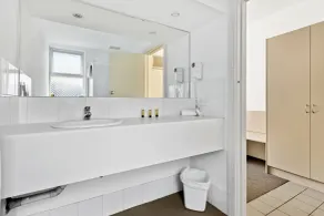 Taft Apartments - Baño