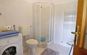 Peaceful flat surrounded by nature - Bathroom