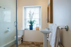 The Bear, Cowbridge - Baño