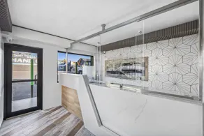 Hotel OPUS Bronx Near Bay Plaza Mall - Réception