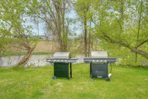 Creekside Picnic Area! Stay Near Blue Water Bridge - Interior