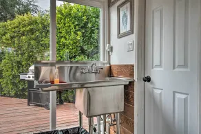 Arcadia Home w/ Sunroom & Deck in Central Location - Interior
