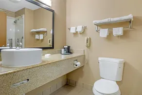 Best Western Northwest Inn - Bathroom