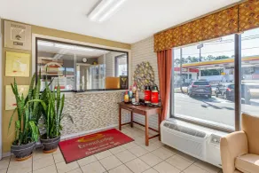 Econo Lodge Creedmoor - Butner - Lobby