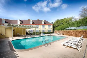 Red Lion Inn & Suites Auburn - Pool