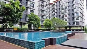 Living avenue condo - Pool