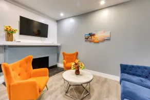 Chic Newark Vacation Rental: 3 Mi to Airport! - Innvendig