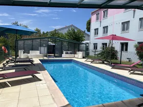 Hôtel Kyriad Montpellier Aéroport Mauguio - Piscine