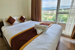 TrueLife Summit Suites - 2BHK Luxurious AC Studio Apartments - Modular Kitchen, RO water system, Microwave - Super fast WiFi, 55 Smart TV, 250 Airtel Channels - Prime Location - Nearby PS4, A2B pure veg restaurants - Parking-Top service with lots of love - Room