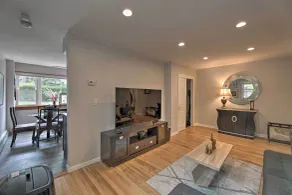 Yonkers Apt w/ Balcony: Walk to Train Station! - Intérieur