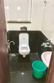 BHIMAS INN -Puratchi Thalaivar Dr M G Ramachandran Central Railway Station Chennai - Bathroom